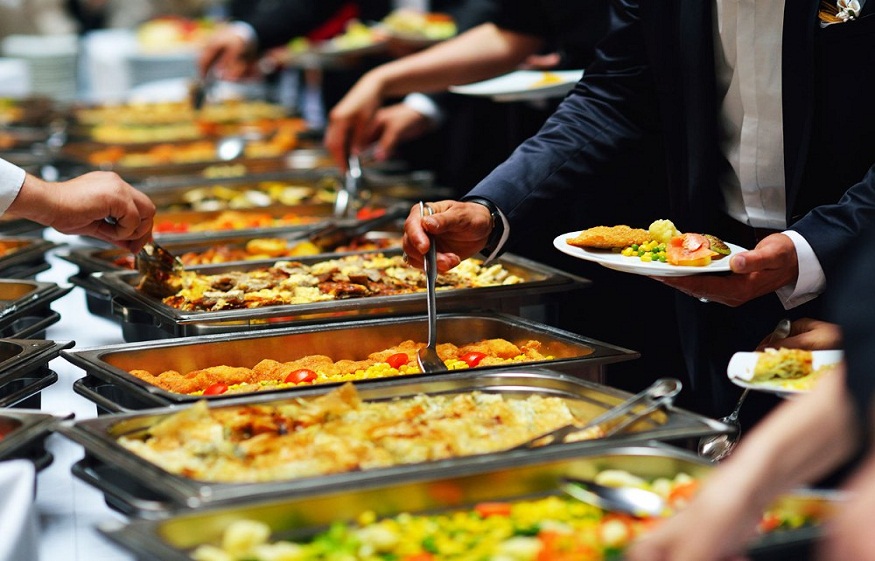 The Perks of Choosing Local Catering Services for Wedding Food